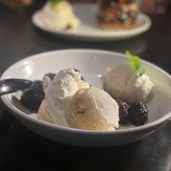 SideTrack - Shortbread cake - American Near Me - Chattanooga, Tennessee SideTrack - Shortbread cake - American Near Me - Chattanooga, Tennessee