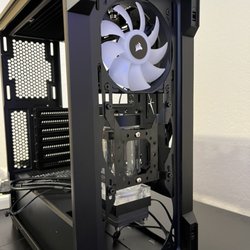 El3ctronics - Simple soft tubing build for a customer, we figure out solutions to any sized case that doesn't have enough room for the pump/reservoir
