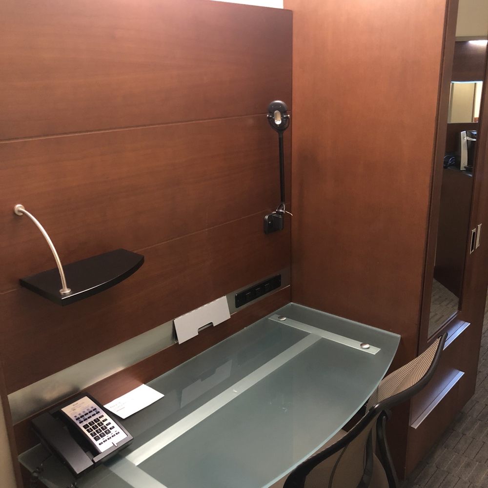 River Hotel - Office desk in room - Hotels Near Me - Chicago, Illinois River Hotel - Office desk in room - Hotels Near Me - Chicago, Illinois