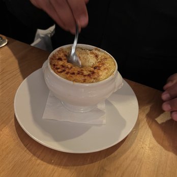Le Sanglier Bleu - Gratinated Onion soup - French Near Me - Paris, 75 Le Sanglier Bleu - Gratinated Onion soup - French Near Me - Paris, 75