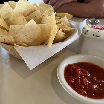 Casa Sol Mexican Restaurant - Chips n Salsa - The salsa is alright. I was expecting better salsa. But it's FREE !!! - Mexican Near Me - San Antonio, Texas