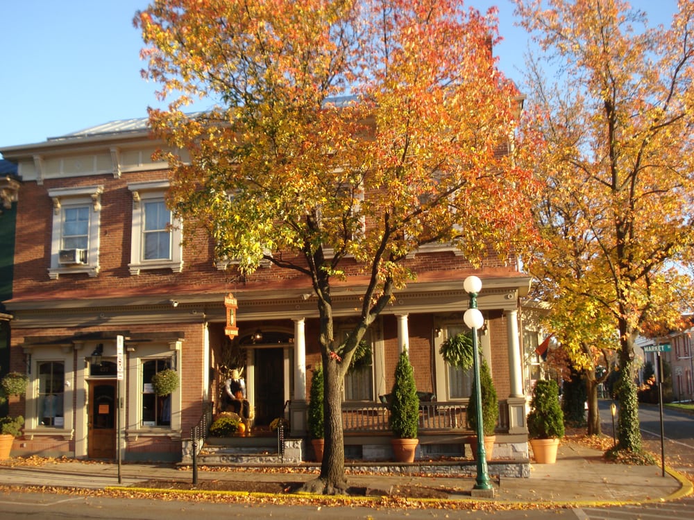 THE PINEAPPLE INN Updated September 2024 439 Market St, Lewisburg