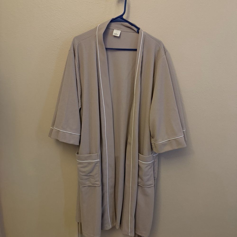 Serenity wellness spa - Robe in the treatment room. - Massage Therapy Near Me - Palo Alto, California Serenity wellness spa - Robe in the treatment room. - Massage Therapy Near Me - Palo Alto, California