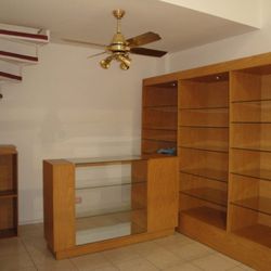 Galería Corrientes Peatonal - Mi local en alquiler. Directo dueña,sin gastos inmobiliarios. Con muebles como figura foto. E.MAIL.lilianaameliamarin@gmail.com.