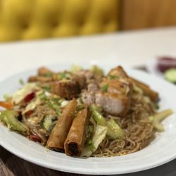 Tambayan Filipino Food - Pancit Overload