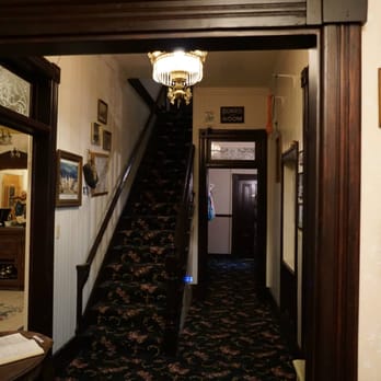 Hostel California - entrance - Hostels Near Me - Bishop, California