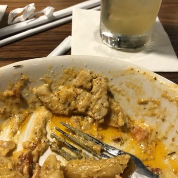 Guy Fieri's Branson Kitchen + Bar - The small amount of chicken that Guy Fiari thinks justifies putting chicken in the title of a dish. - Bars Near Me - Branson, Missouri