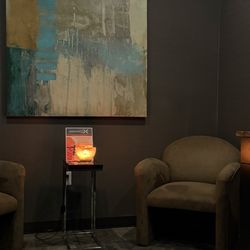 MassageLuXe - Lounge room