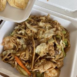 Rosi's Chinese Express - Combination lo mein