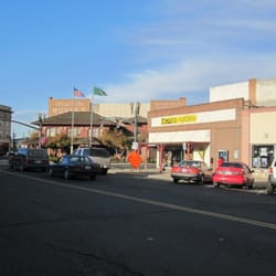 El Porvenir - Toppenish: Like small towns used to be before Mallwart.