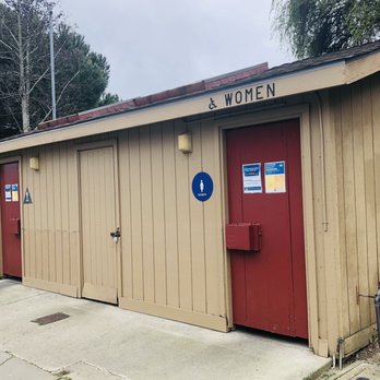 Commodore Park - Restroom - Dog Parks Near Me - San Bruno, California