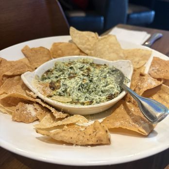 Yard House - spinach dip, and chips - New American Near Me - Virginia Beach, Virginia