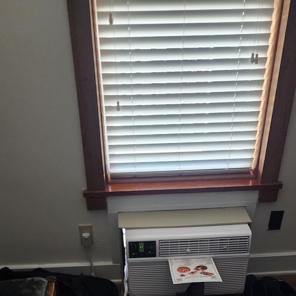 Scarborough Inn - Look at the light to the left of the ac. We also had to use a menu to direct the air up. - Hotels Near Me - Manteo, North Carolina Scarborough Inn - Look at the light to the left of the ac. We also had to use a menu to direct the air up. - Hotels Near Me - Manteo, North Carolina