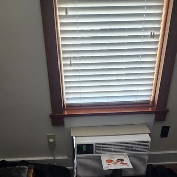 Scarborough Inn - Look at the light to the left of the ac. We also had to use a menu to direct the air up. - Hotels Near Me - Manteo, North Carolina Scarborough Inn - Look at the light to the left of the ac. We also had to use a menu to direct the air up. - Hotels Near Me - Manteo, North Carolina