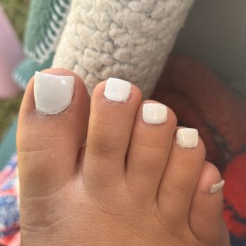 Tracy's Nail Spa - uneven filing, horrible painting - Nail Salons Near Me - El Monte, California