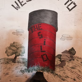 The Silo Restaurant - Pizza Near Me - Lake Bluff, Illinois