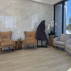 Adam Oppenheimer, MD - Oppenheimer Plastic Surgery - Beautiful relaxing waiting room