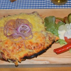 s' hirscheck - Raclettebrot mit Schinken und Tomaten
