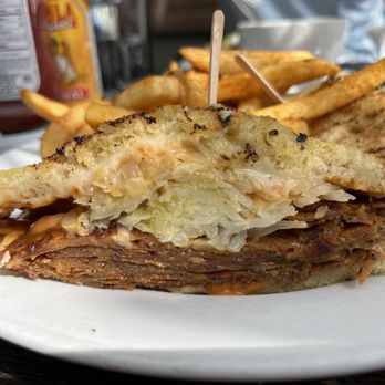 Hugo's - Vegan Reuben! - Breakfast & Brunch Near Me - Studio City, California