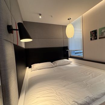 CitizenM Geneva - Bed - Hotels Near Me - Geneva, GE
