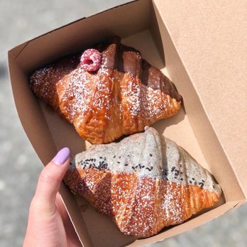 Angus T - Cafes Near Me - Vancouver, British Columbia