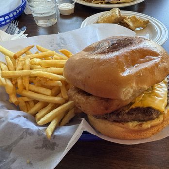 Indiego Tasting House - Western burger and garlic fries. - American Near Me - Bishop, California