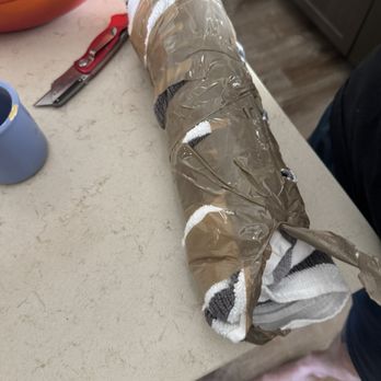 Lobo Moving - Kitchen towel had to be cut to unwrap. - Movers Near Me - Albuquerque, New Mexico
