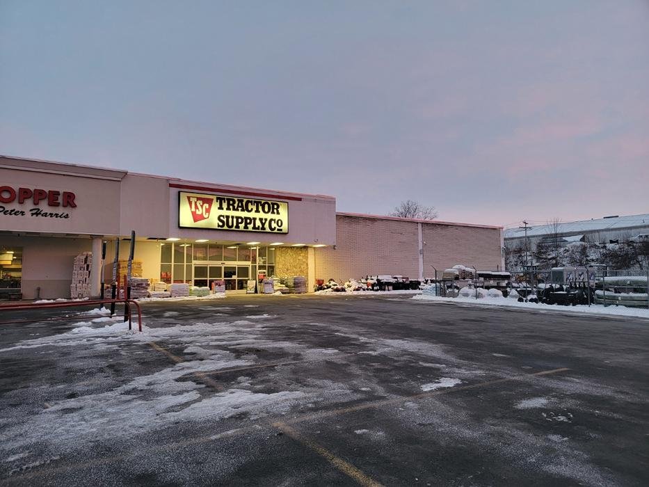 TRACTOR SUPPLY Updated September 2024 16 Photos 125 Plaza Ln