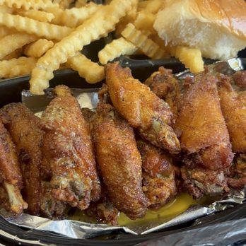 Streeters Acclaimed Kitchen - Lemon Pepper wings and fries. - Chicken Wings Near Me - Jacksonville, Florida Streeters Acclaimed Kitchen - Lemon Pepper wings and fries. - Chicken Wings Near Me - Jacksonville, Florida