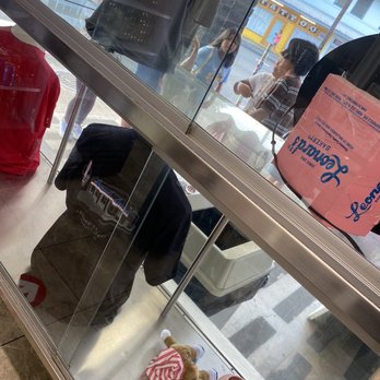 Leonard's Bakery - More merch - Bakeries Near Me - Honolulu, Hawaii Leonard's Bakery - More merch - Bakeries Near Me - Honolulu, Hawaii