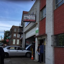 David & Sons Auto Repair - Entrance on Mulberry Street.