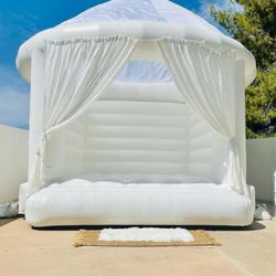 Pop it Like its Hot - Traditional bounce house