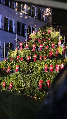 Singing Christmas Tree by null