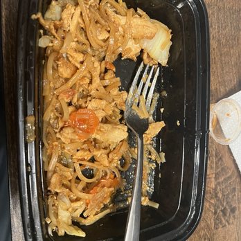 Sam Zaar Thai & Boba - Chicken Pad Thai medium heat - Thai Near Me - Temple, Texas Sam Zaar Thai & Boba - Chicken Pad Thai medium heat - Thai Near Me - Temple, Texas