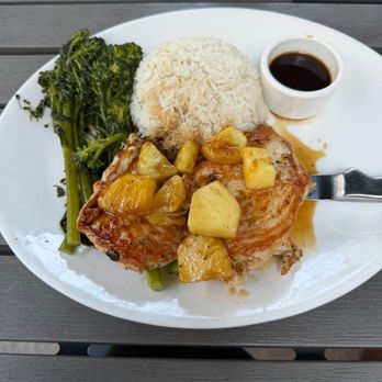 Yard House - Maui Pineapple Chicken - Bars Near Me - Raleigh, North Carolina Yard House - Maui Pineapple Chicken - Bars Near Me - Raleigh, North Carolina