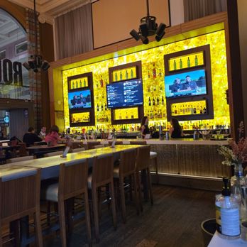 Rogue Kitchen & Wetbar - Bar - American Near Me - Vancouver, British Columbia