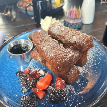 The Bellwether - Fried Cinnamon Toast Crunch French toast - Cocktail Bars Near Me - St. Louis, Missouri The Bellwether - Fried Cinnamon Toast Crunch French toast - Cocktail Bars Near Me - St. Louis, Missouri