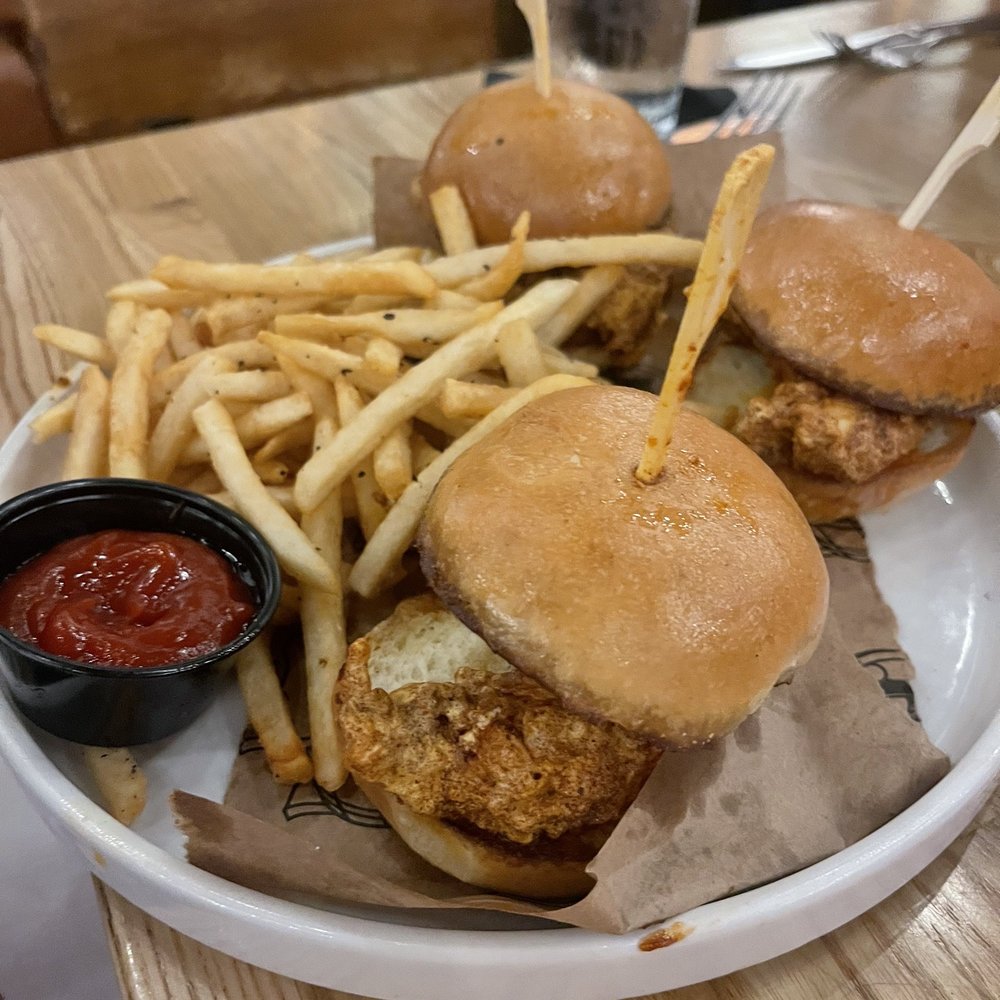 Batch Local Kitchen - Nashville Hot Chicken Sliders - Cocktail Bars Near Me - West Palm Beach, Florida