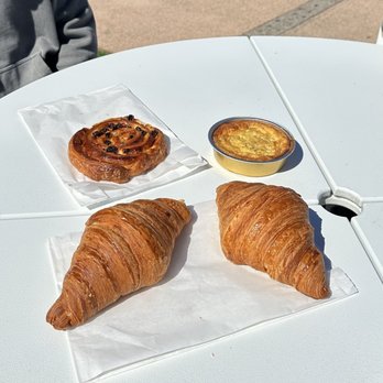 Paris En Rose - butter croissants (bottom), rum raisin roll (top left), mushroom quiche (top right) - Cafes Near Me - Del Mar, California Paris En Rose - butter croissants (bottom), rum raisin roll (top left), mushroom quiche (top right) - Cafes Near Me - Del Mar, California