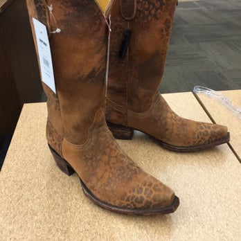 Boot Barn - Shoe Stores Near Me - Aurora, Colorado