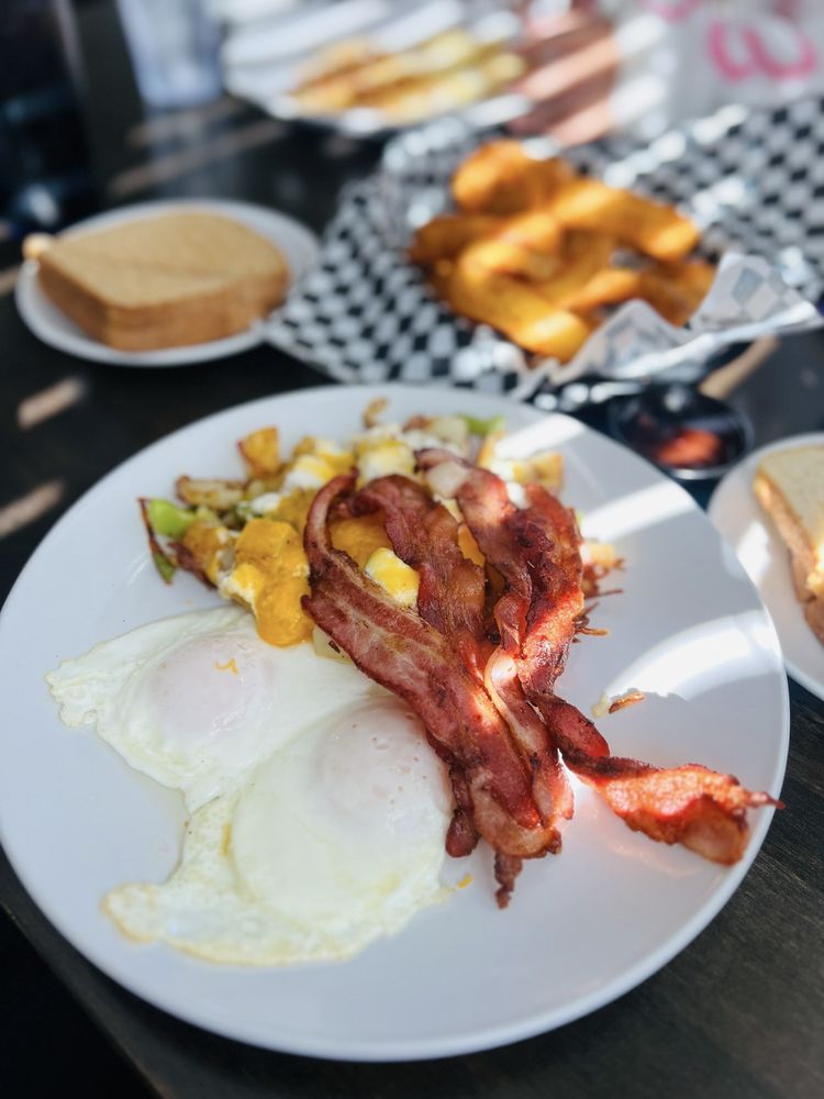 Gonzo's Breakfast House Logo