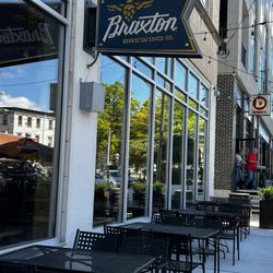 Braxton Brewing Company - Out front