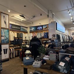 Sun Diego Boardshops - Inside