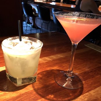 Houston's Restaurant - Margarita and cosmo - Steakhouses Near Me - Pasadena, California