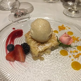 Paradis - Dessert with apple pastry, ice cream, passion fruit sauce and raspberry sauce with fresh fruit - Mediterranean Near Me - Madrid, M