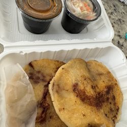 Latin and American Food Truck - Pupusas revueltas