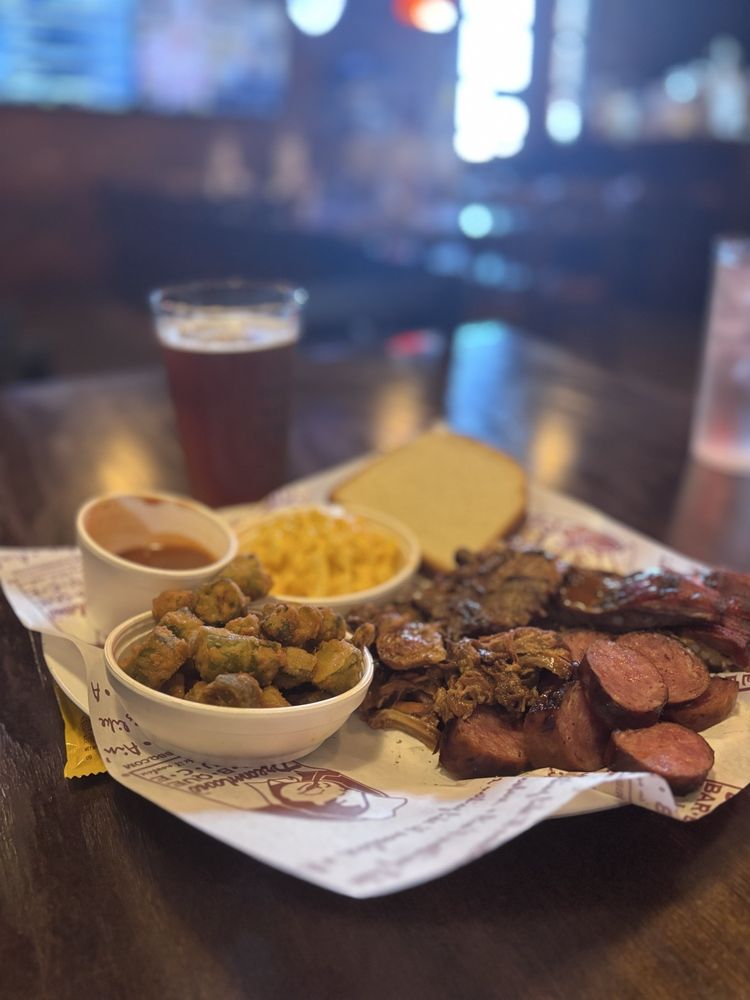 Food from Dreamland BBQ