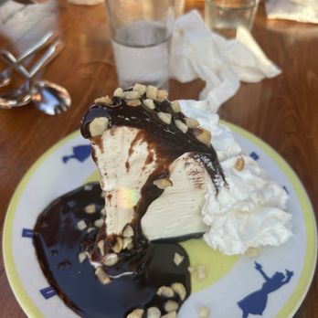 Duke's La Jolla - Hula Pie - New American Near Me - La Jolla, California