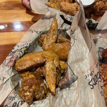 Roosters - Garlic 5 Traditional Wings - Sports Bars Near Me - Columbus, Ohio Roosters - Garlic 5 Traditional Wings - Sports Bars Near Me - Columbus, Ohio