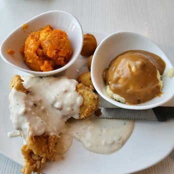 Virginia Diner - Country Fried Chicken with mashed potatoes and carrot souffle - Diners Near Me - Wakefield, Virginia